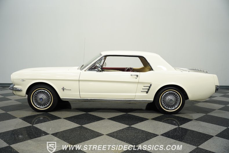 Ford-Mustang-1966-White-Red-1