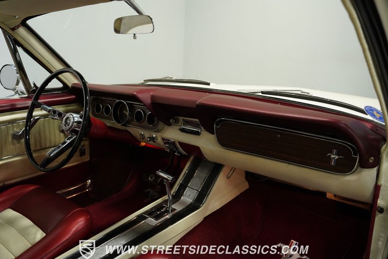 Ford-Mustang-1966-White-Red-11