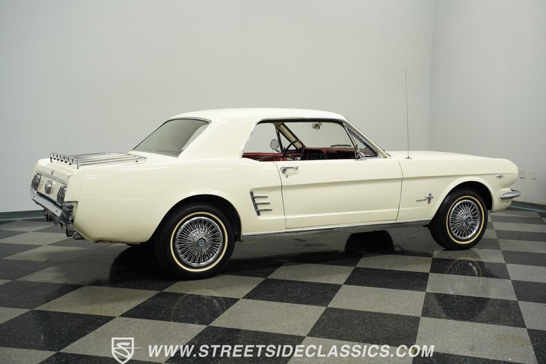 Ford-Mustang-1966-White-Red-17