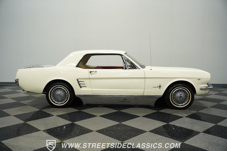 Ford-Mustang-1966-White-Red-18