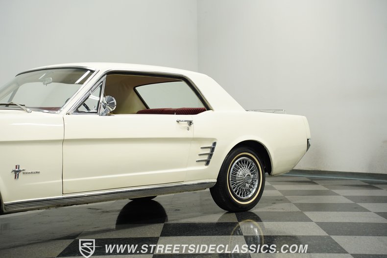 Ford-Mustang-1966-White-Red-26