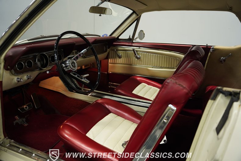 Ford-Mustang-1966-White-Red-3