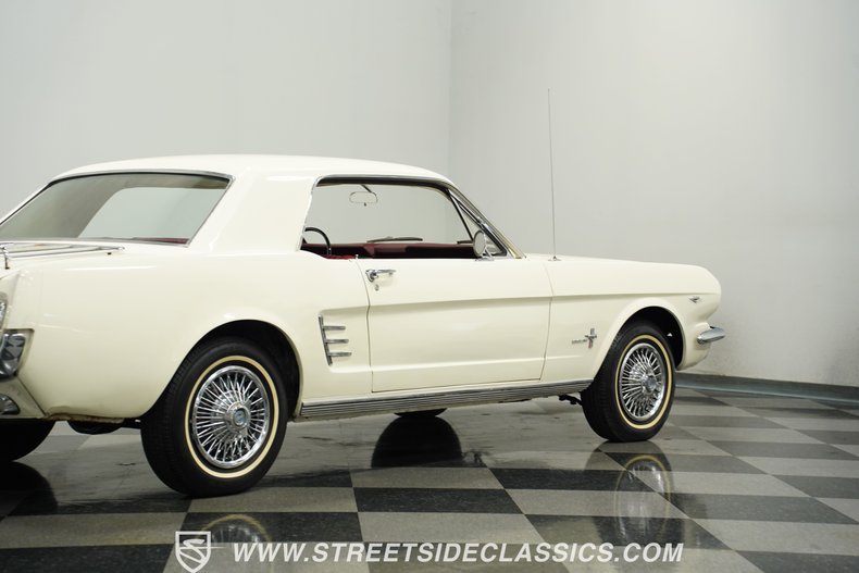 Ford-Mustang-1966-White-Red-32