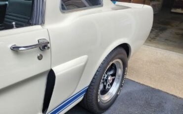 Ford-Mustang-1966-WhiteBlue-Stripe-Black-2