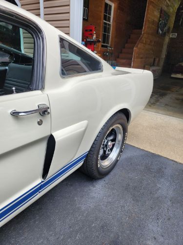 Ford-Mustang-1966-WhiteBlue-Stripe-Black-2