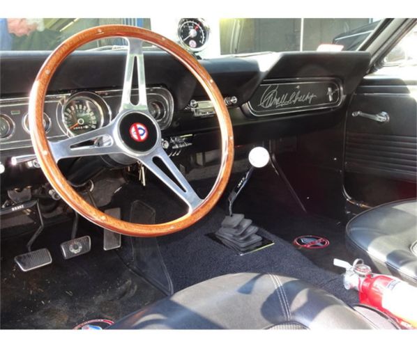 Ford-Mustang-1966-WhiteBlue-Stripe-Black-4