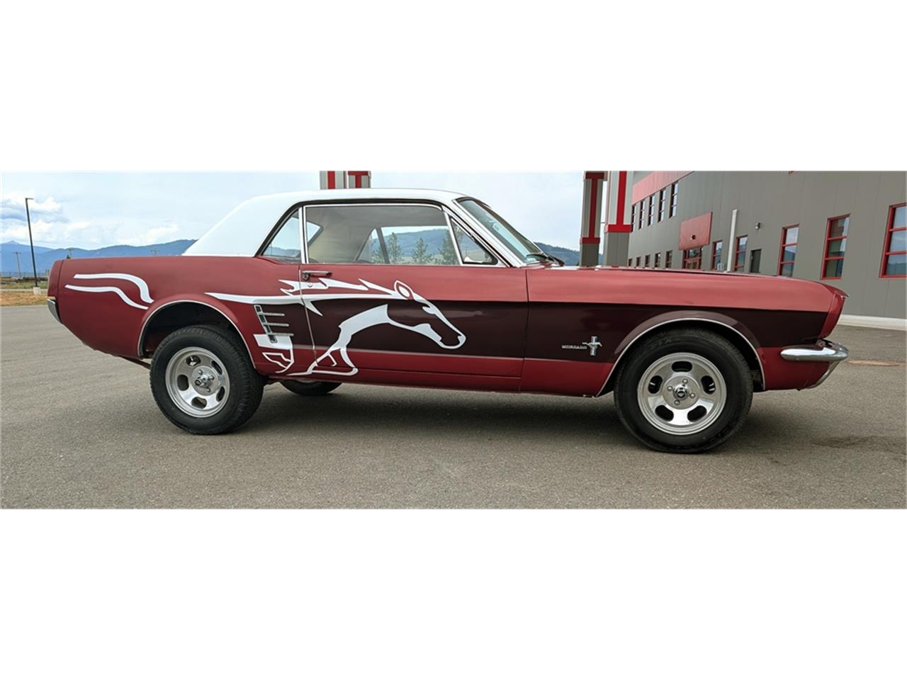 Ford-Mustang-1966-WhiteRedBurgundy-Red-13