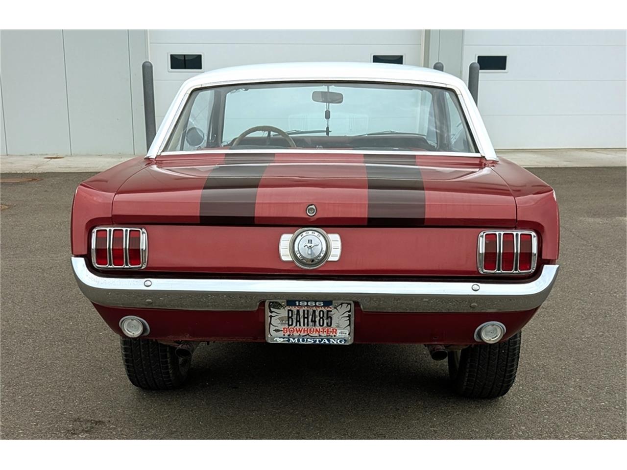 Ford-Mustang-1966-WhiteRedBurgundy-Red-17
