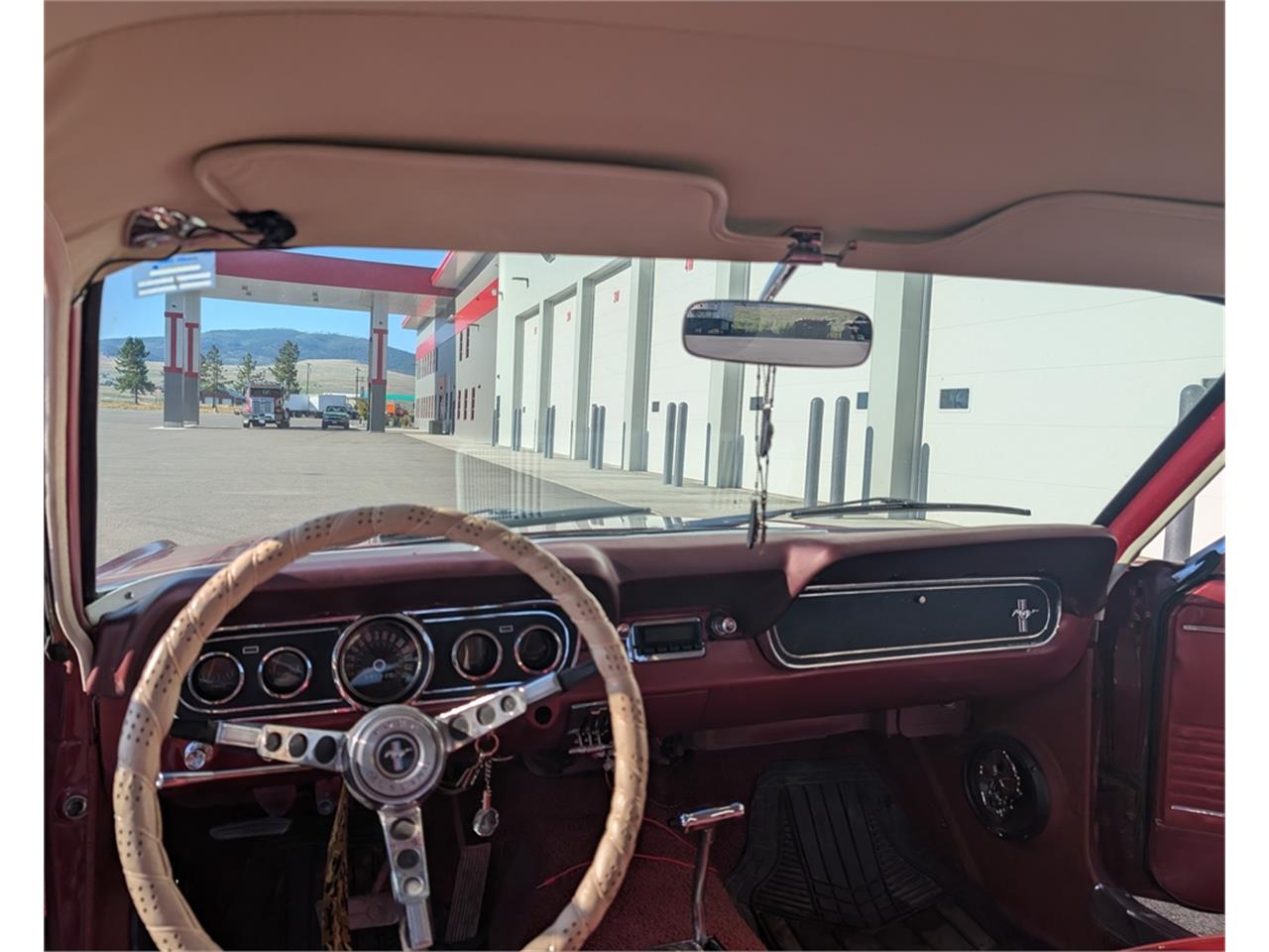 Ford-Mustang-1966-WhiteRedBurgundy-Red-24