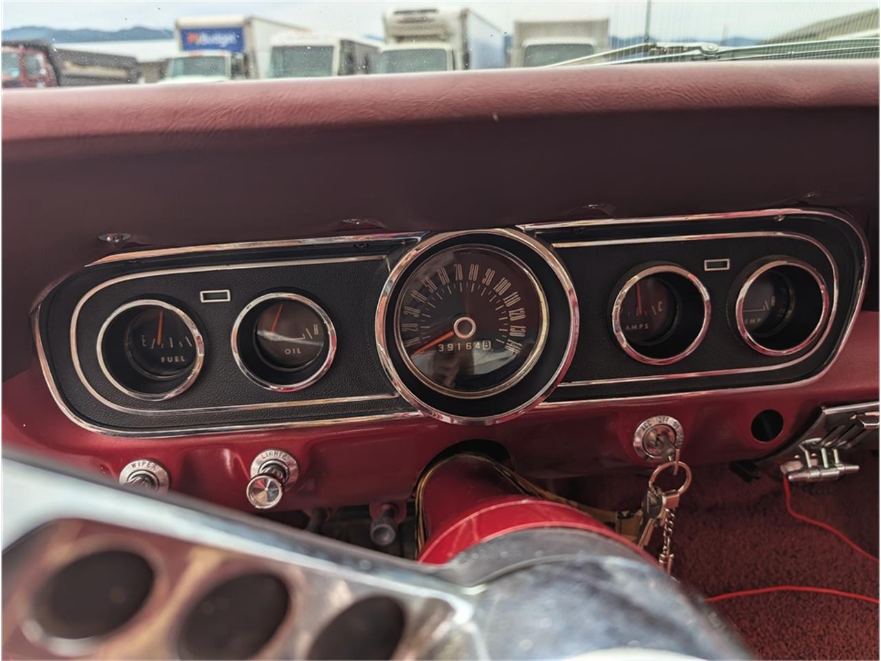 Ford-Mustang-1966-WhiteRedBurgundy-Red-25
