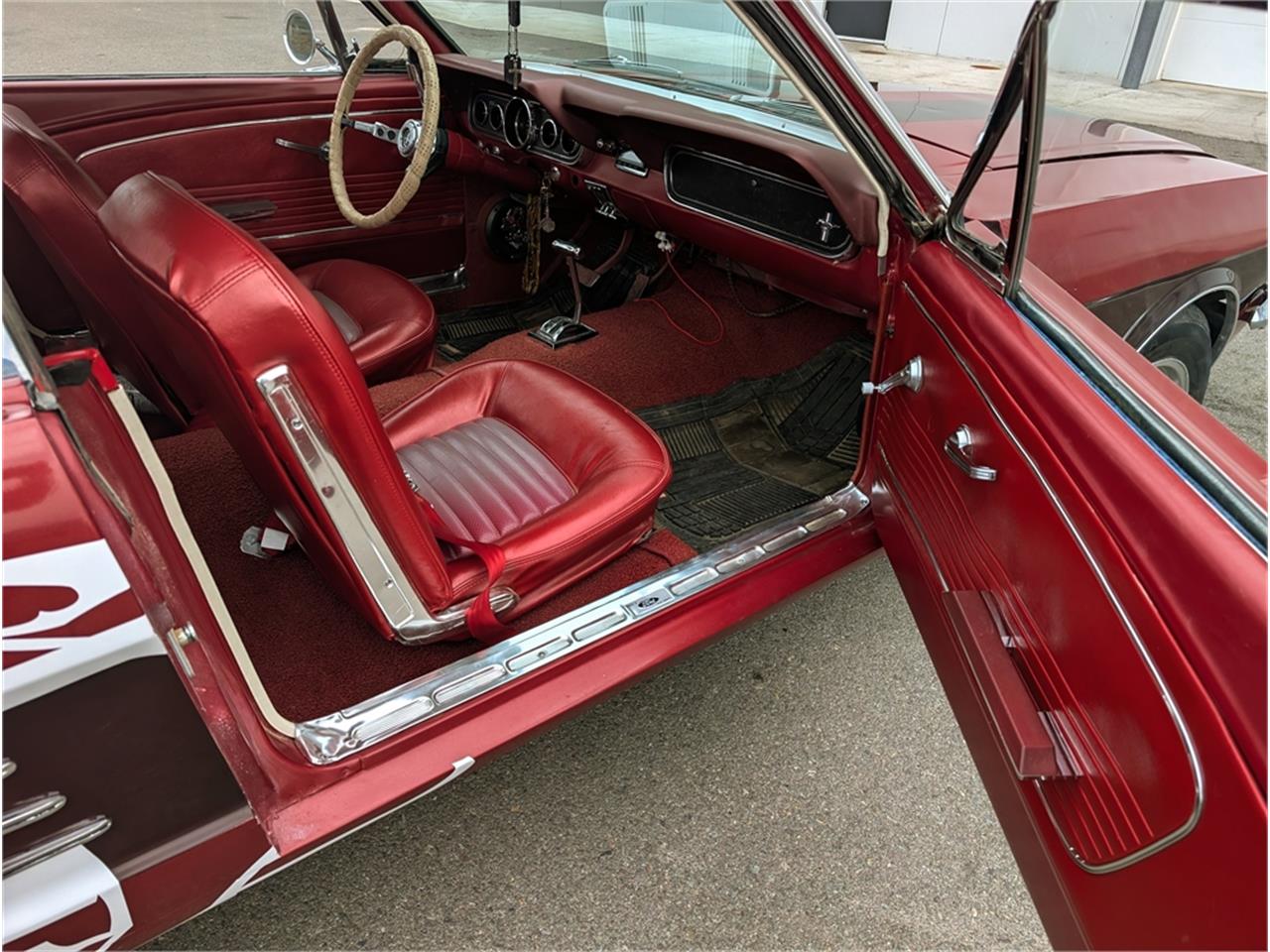 Ford-Mustang-1966-WhiteRedBurgundy-Red-26