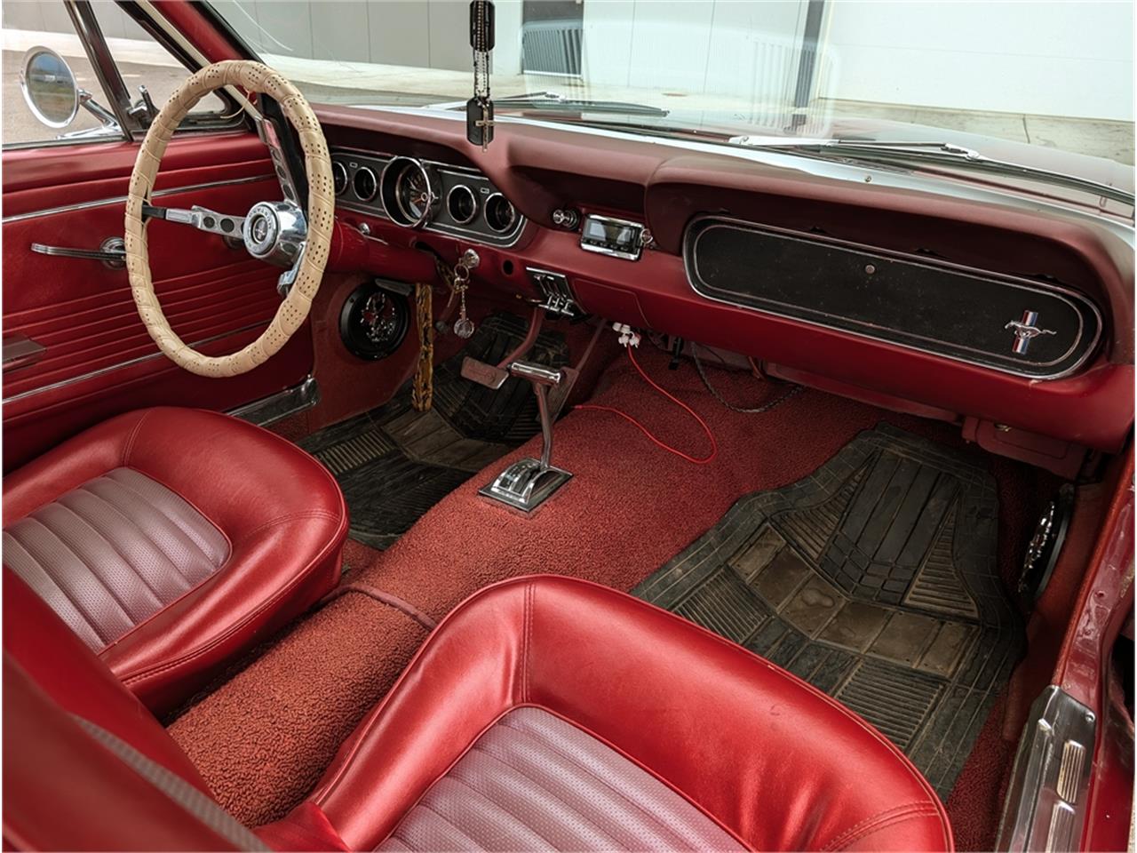 Ford-Mustang-1966-WhiteRedBurgundy-Red-27