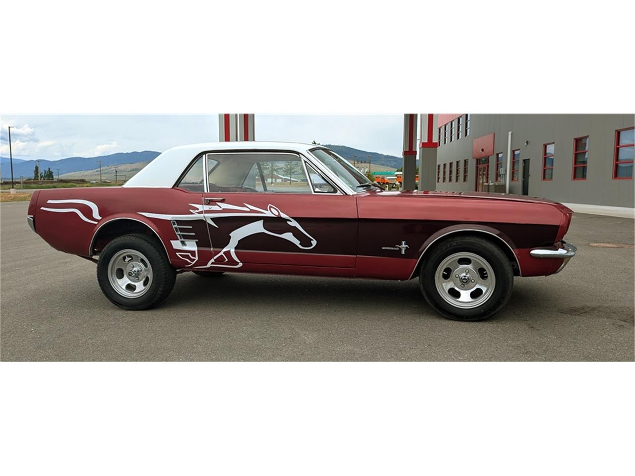 Ford-Mustang-1966-WhiteRedBurgundy-Red-3