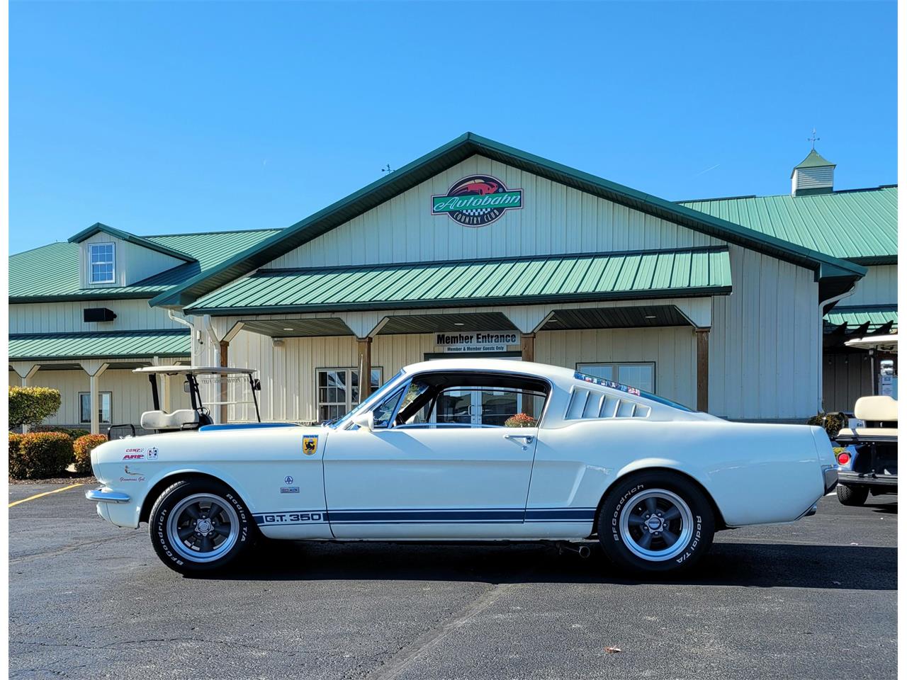 Ford-Mustang-1966-Wimbledon-White-Black