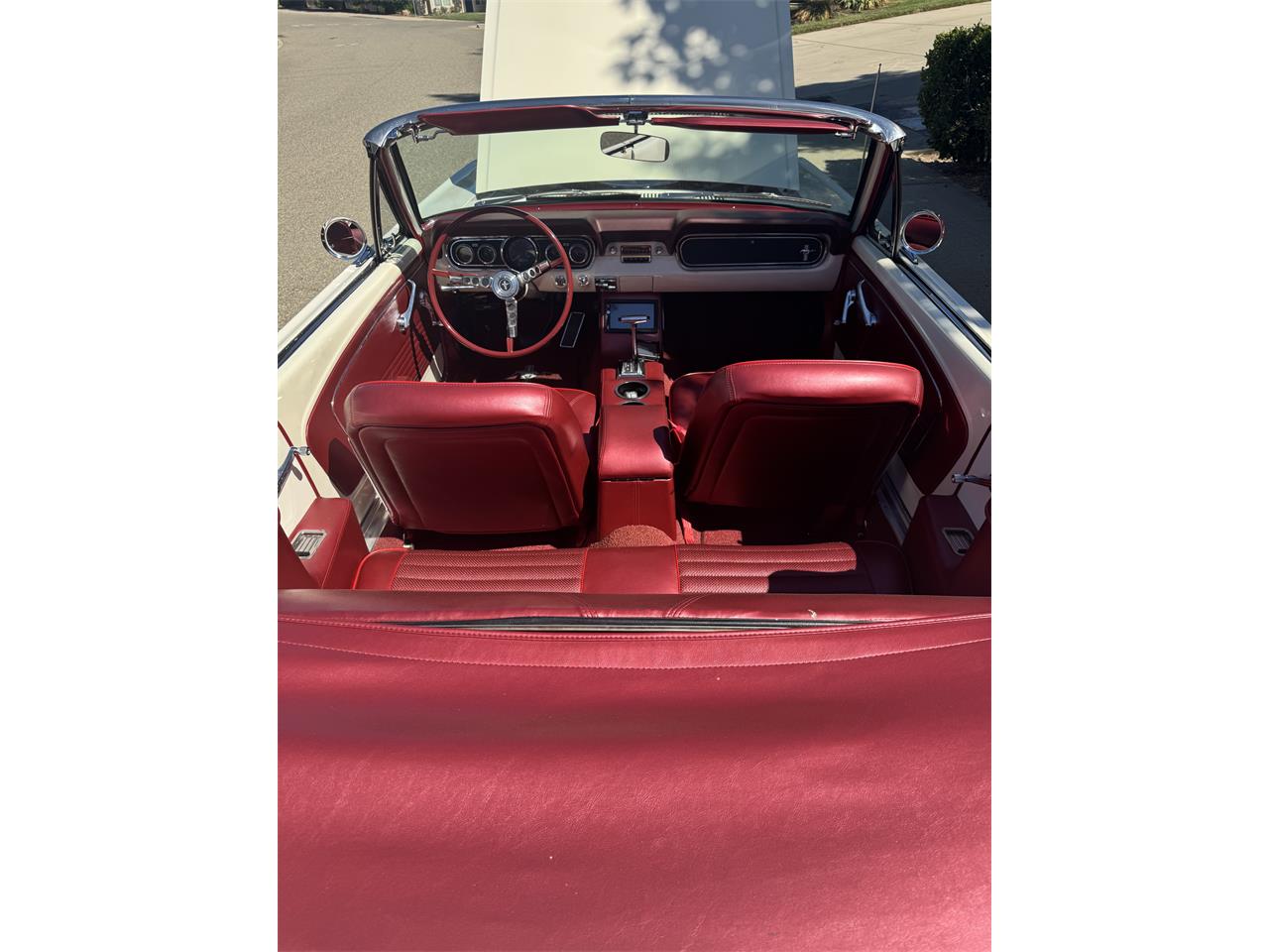 Ford-Mustang-1966-Wimbledon-White-Burgundy-19