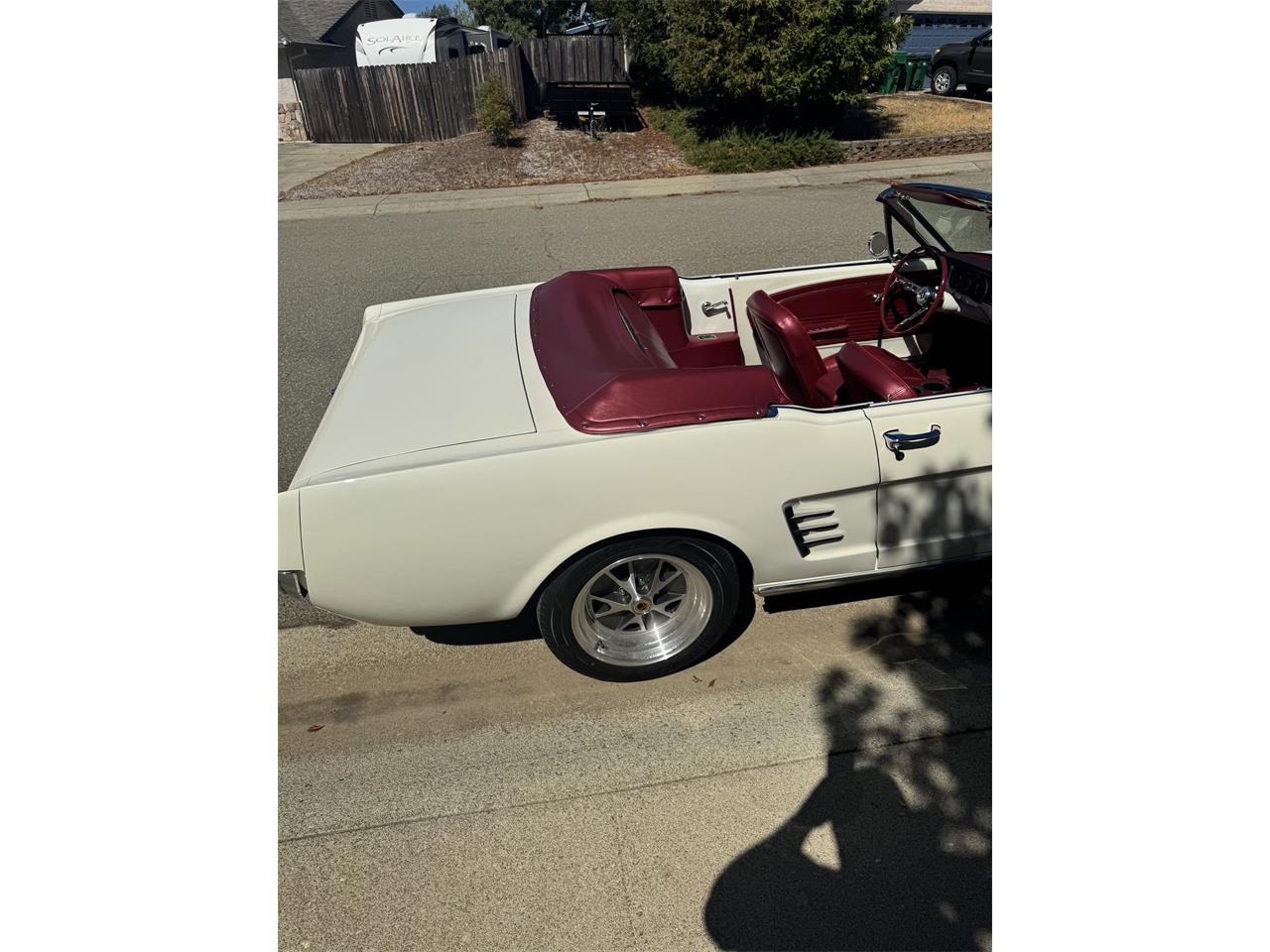 Ford-Mustang-1966-Wimbledon-White-Burgundy-20