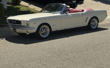 Ford-Mustang-1966-Wimbledon-White-Burgundy-23
