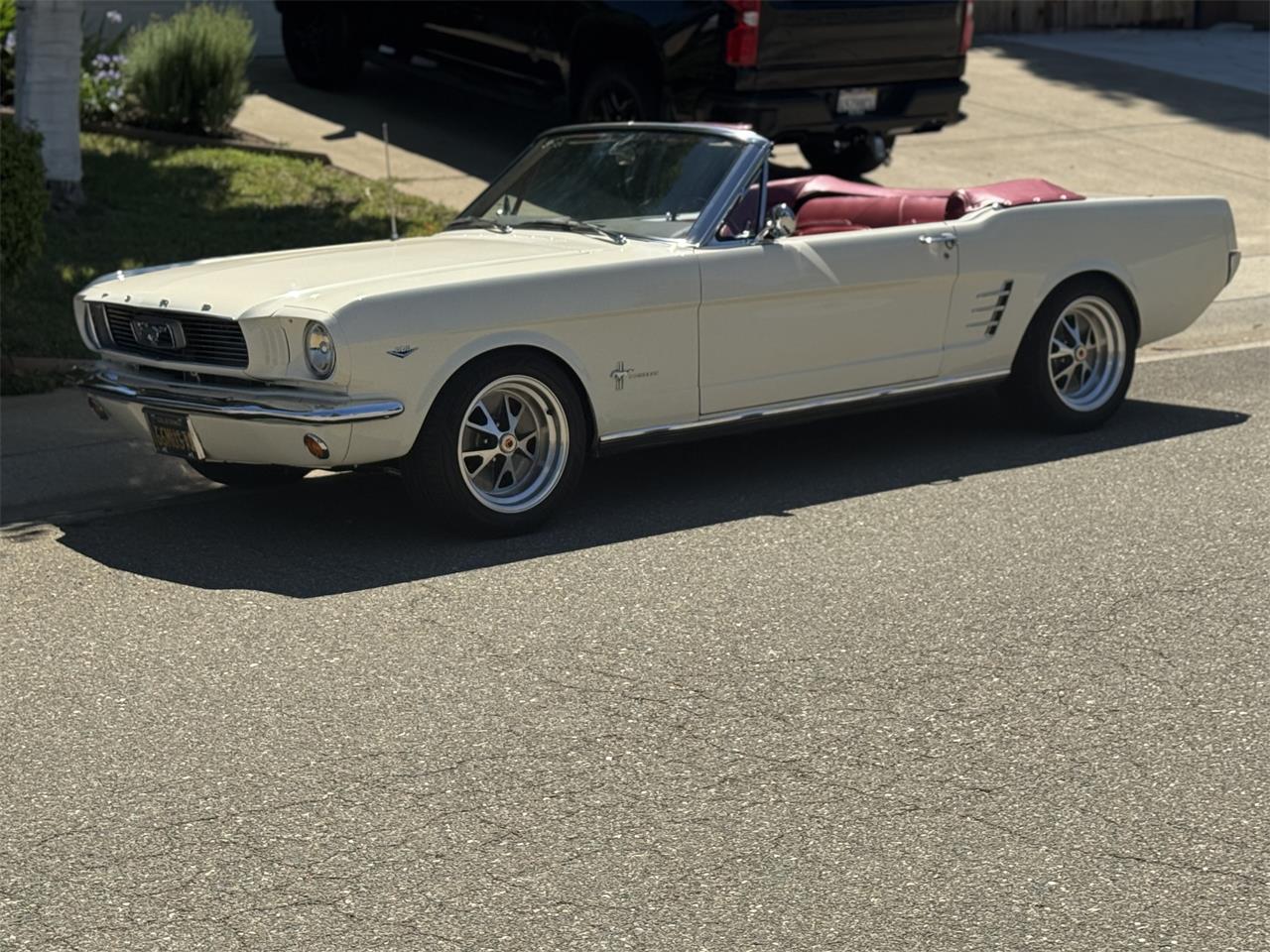Ford-Mustang-1966-Wimbledon-White-Burgundy-23