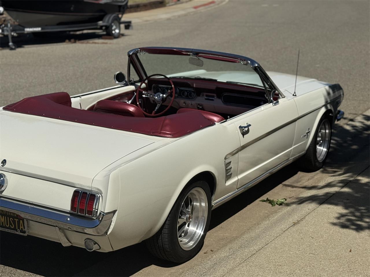 Ford-Mustang-1966-Wimbledon-White-Burgundy-26