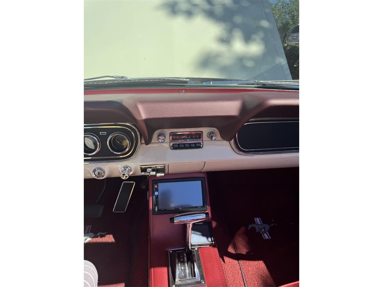 Ford-Mustang-1966-Wimbledon-White-Burgundy-8