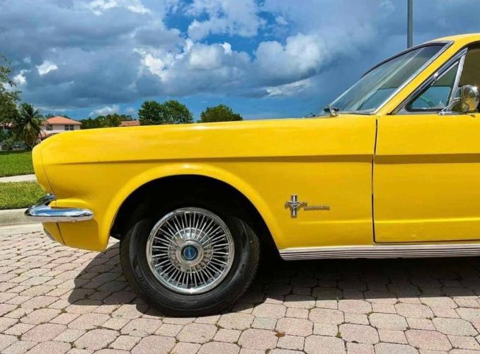 Ford-Mustang-1966-Yellow-8