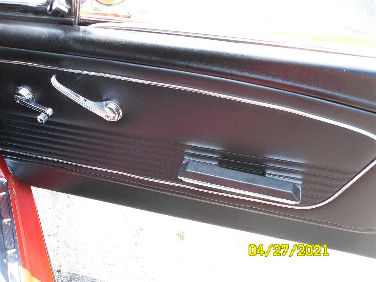 Ford-Mustang-1966-red-black-32