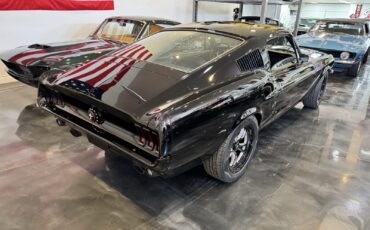 Ford-Mustang-1967-1