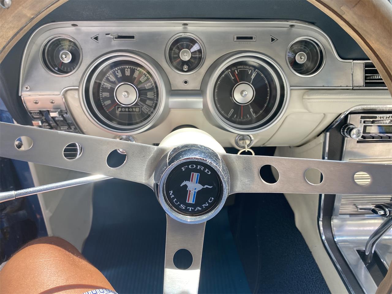 Ford-Mustang-1967-Acapulco-Blue-Super-White-10