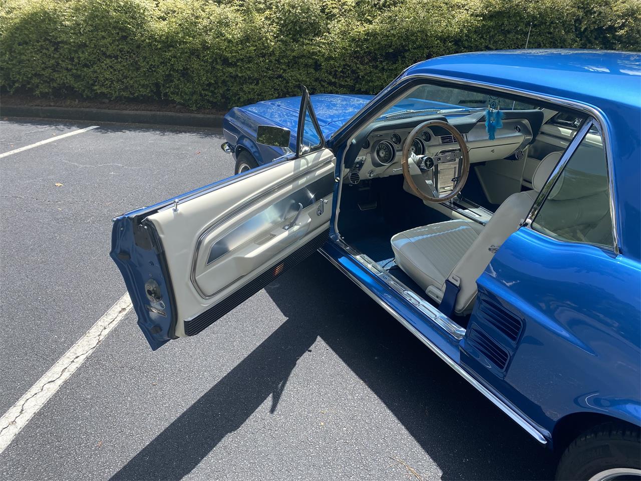 Ford-Mustang-1967-Acapulco-Blue-Super-White-6