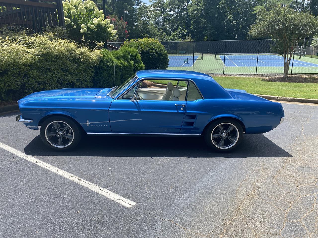Ford-Mustang-1967-Acapulco-Blue-Super-White
