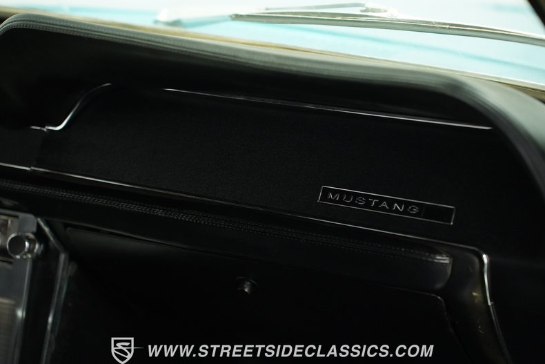 Ford-Mustang-1967-Blue-Metallic-Black-3