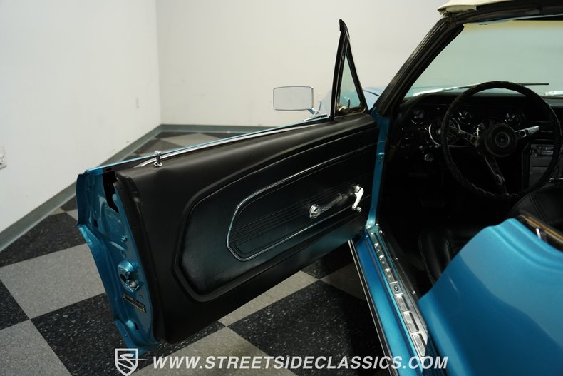 Ford-Mustang-1967-Blue-Metallic-Black-35