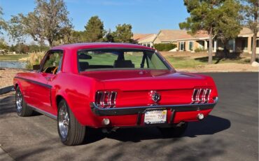 Ford-Mustang-1967-Candy-Apple-Red-Tan-1