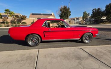 Ford-Mustang-1967-Candy-Apple-Red-Tan-12