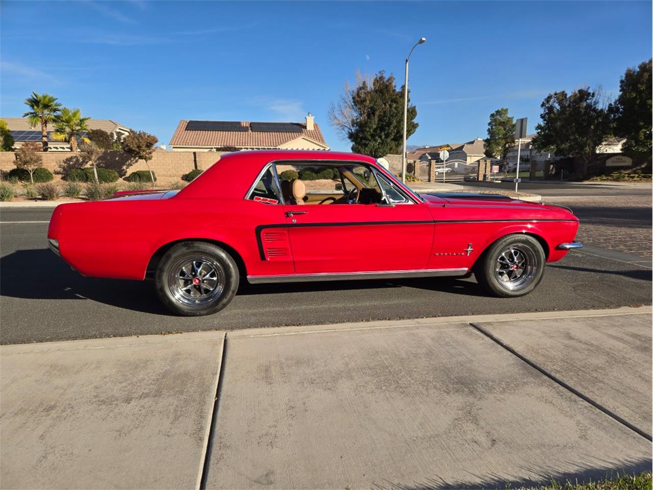 Ford-Mustang-1967-Candy-Apple-Red-Tan-12