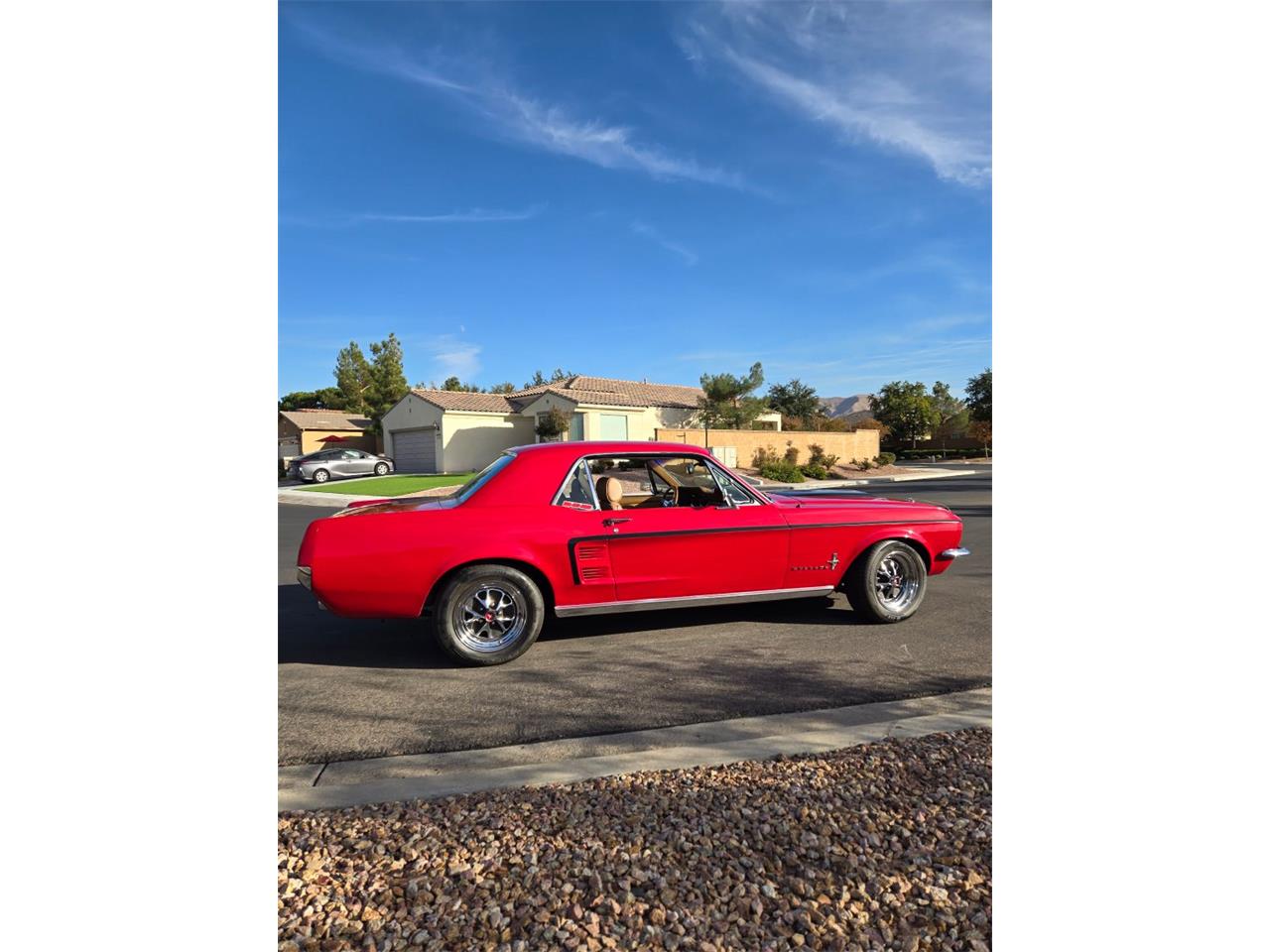 Ford-Mustang-1967-Candy-Apple-Red-Tan-13