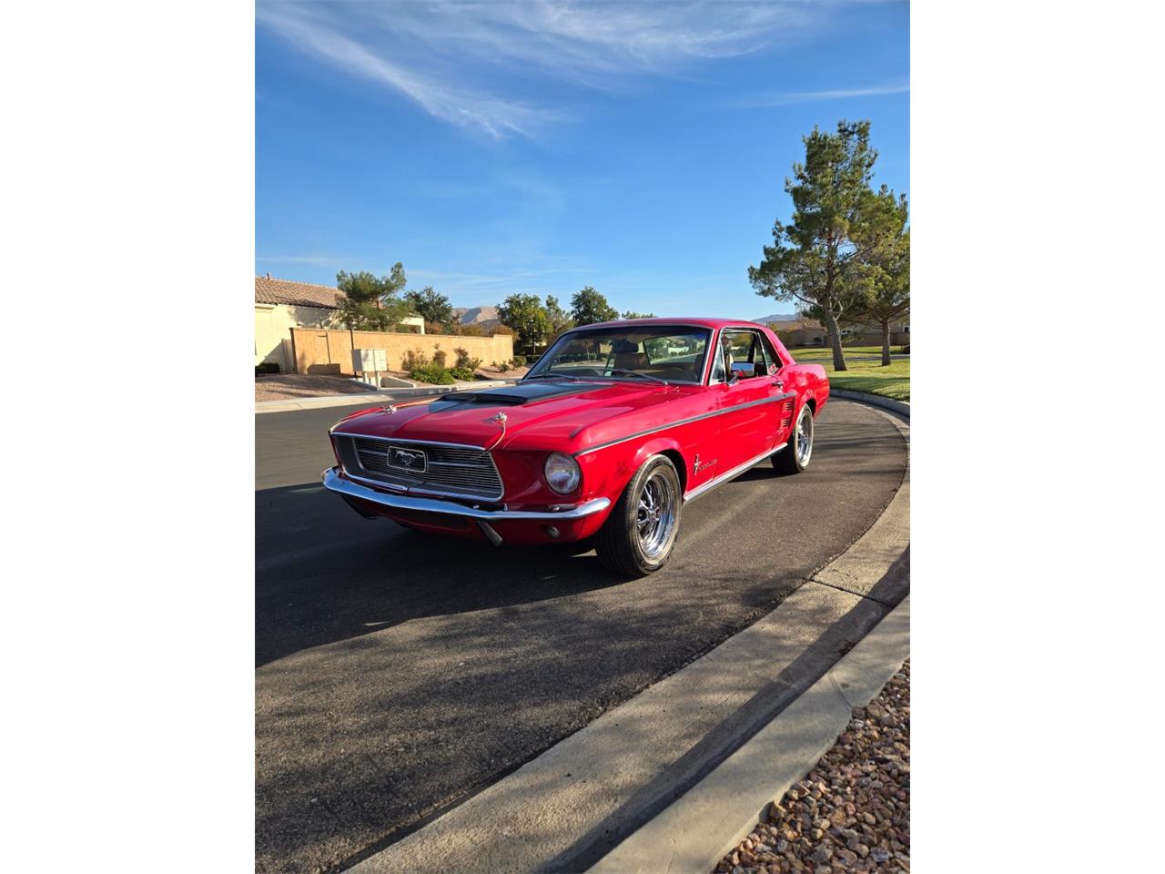 Ford-Mustang-1967-Candy-Apple-Red-Tan-3