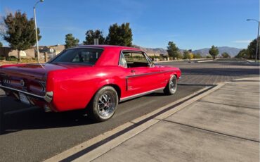 Ford-Mustang-1967-Candy-Apple-Red-Tan