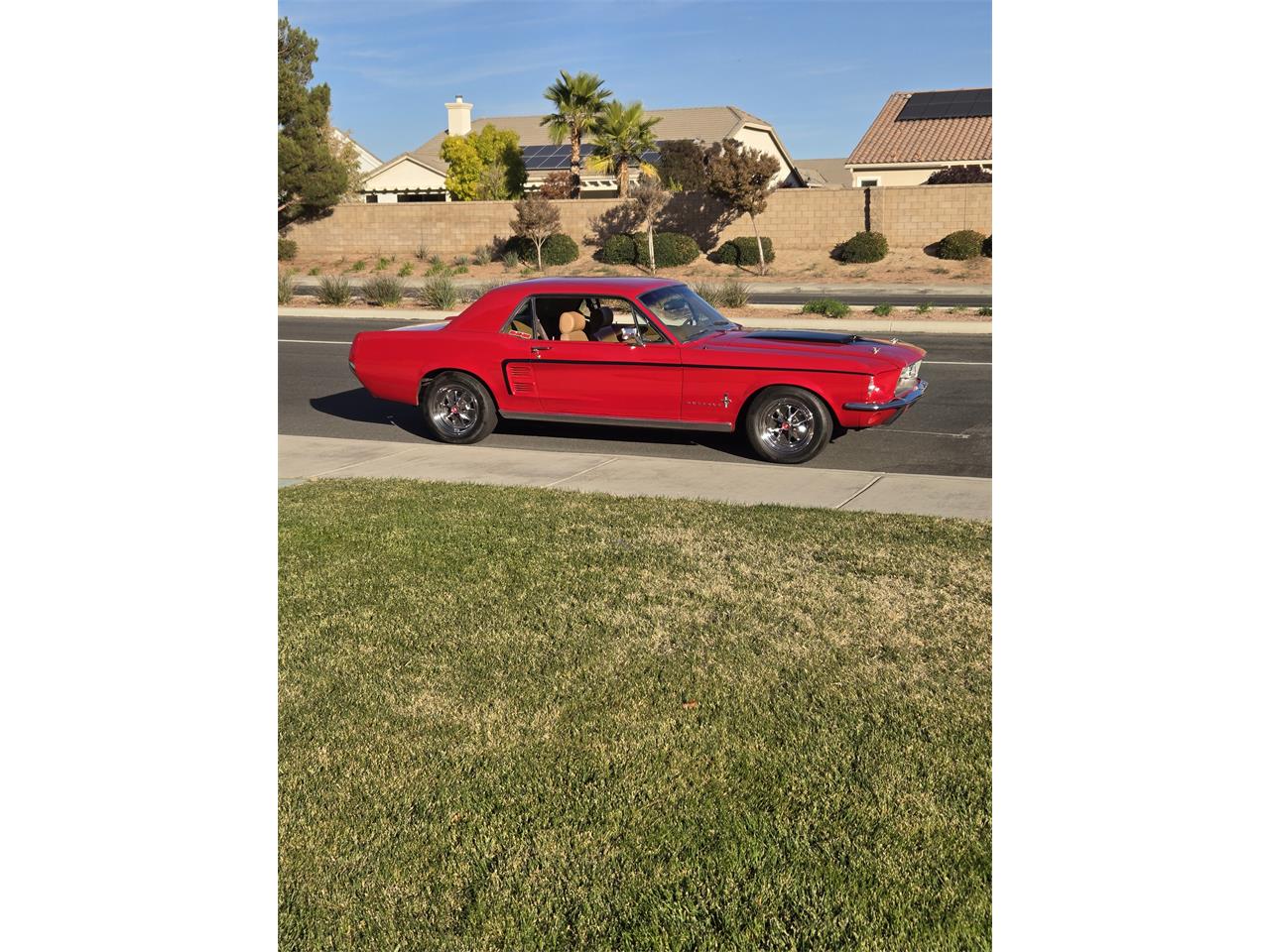 Ford-Mustang-1967-Candy-Apple-Red-Tan-9