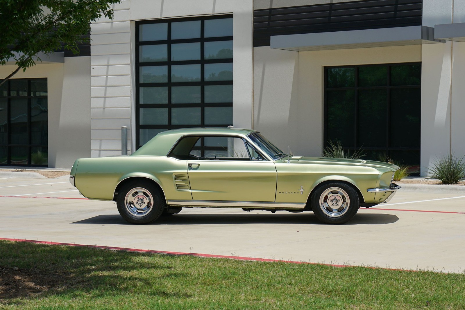 Ford-Mustang-1967-Coupe-10