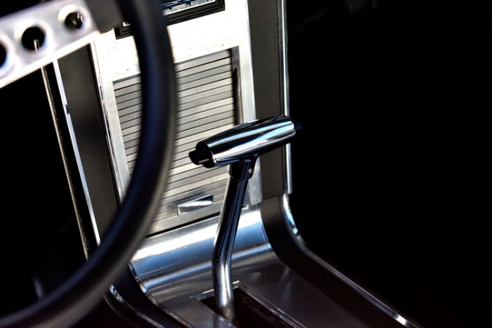 Ford-Mustang-1967-Gray-White-2