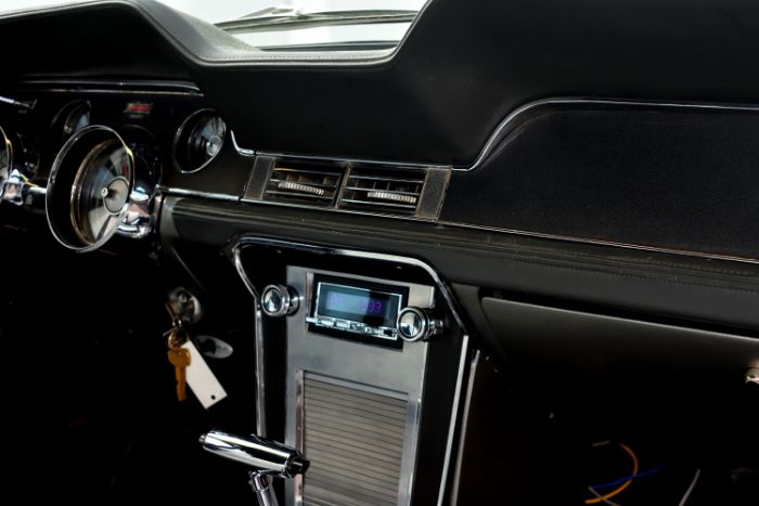 Ford-Mustang-1967-Gray-White-3