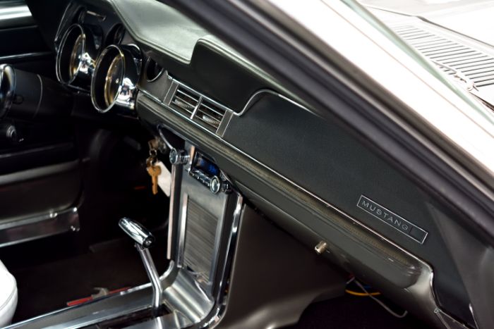 Ford-Mustang-1967-Gray-White-5