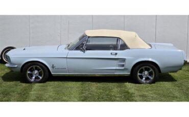 Ford-Mustang-1967-Light-Blue-Tan-3