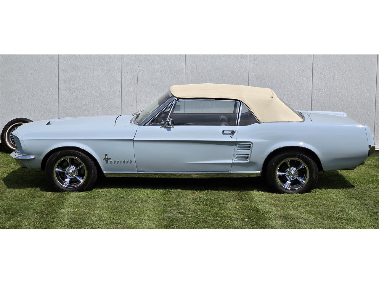 Ford-Mustang-1967-Light-Blue-Tan-3