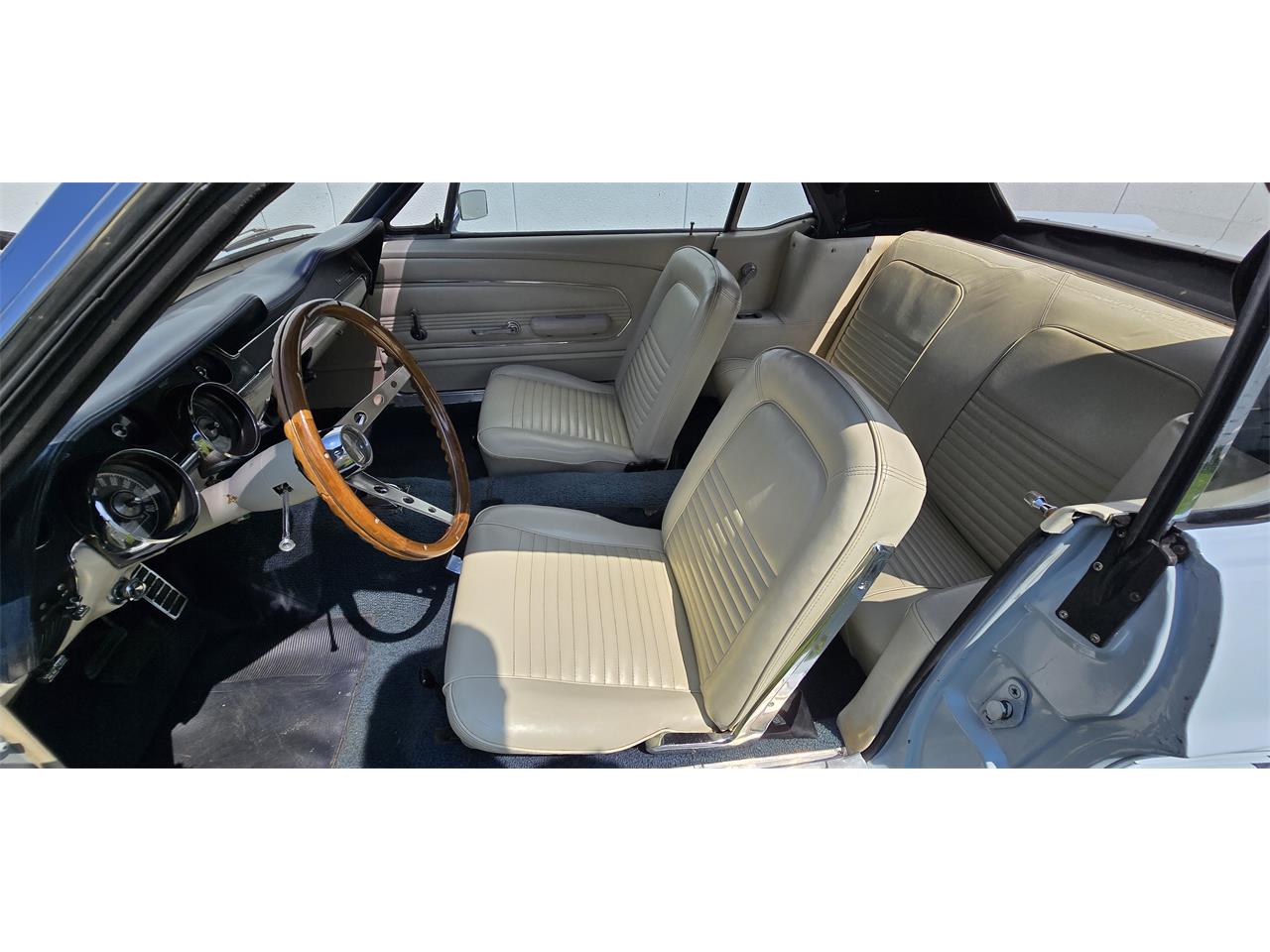 Ford-Mustang-1967-Light-Blue-Tan-8
