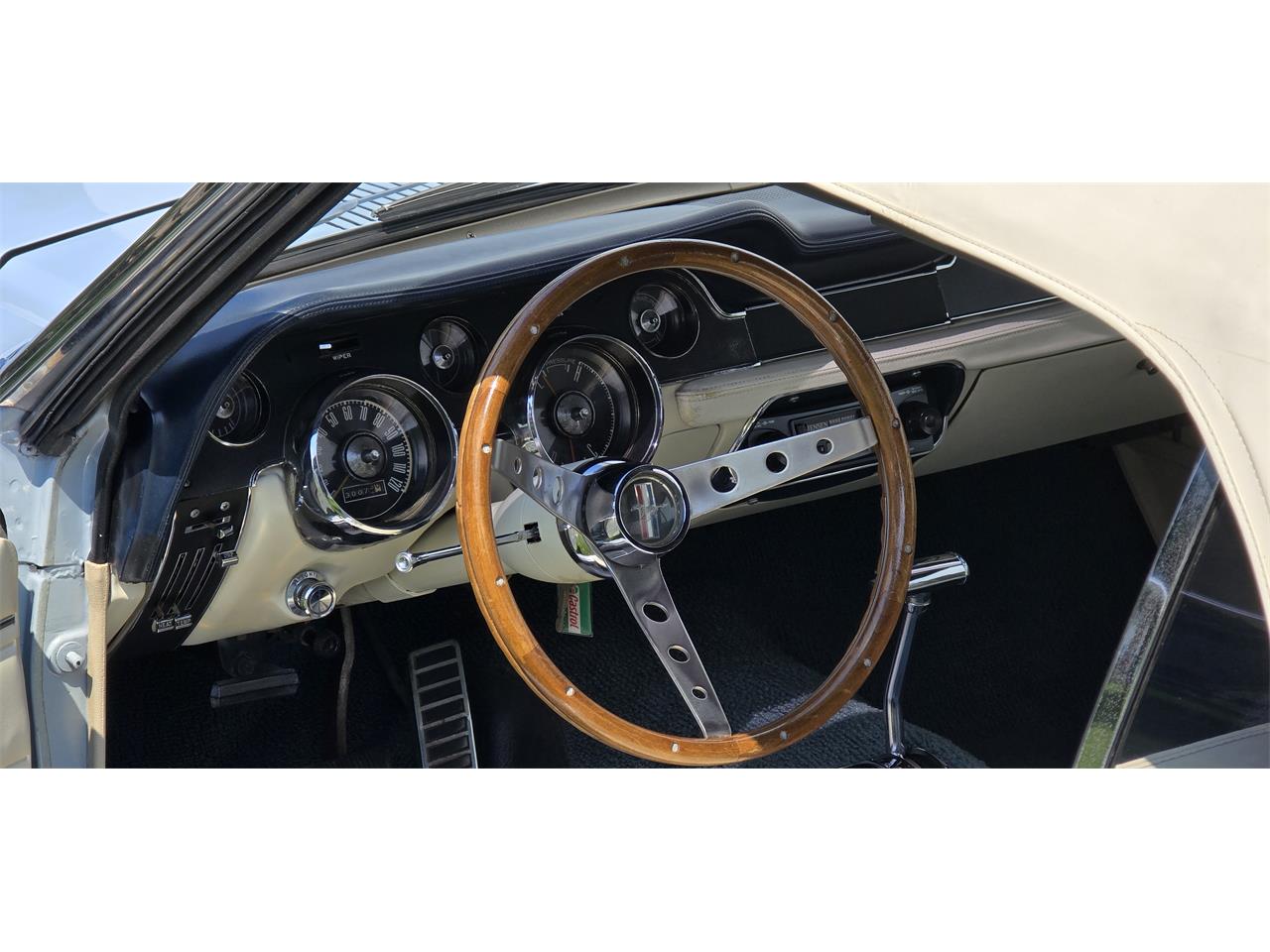Ford-Mustang-1967-Light-Blue-Tan-9