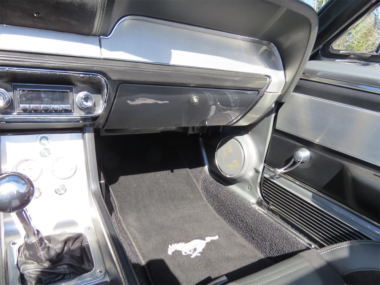 Ford-Mustang-1967-Lime-Gold-Custom-BlackCharcoal-24