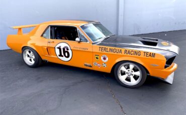 Ford-Mustang-1967-Orange-Black-2