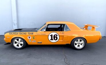 Ford-Mustang-1967-Orange-Black-21